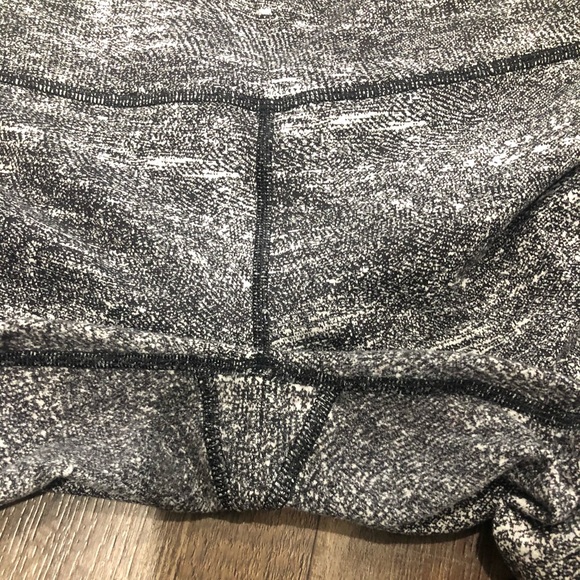 lululemon Wunder Under HR Crop - size 8 - Picture 4 of 5